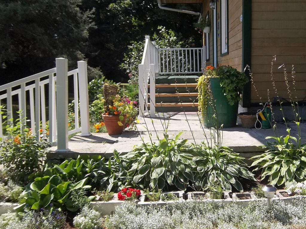 Gite La Halte Du Verger Bed And Breakfast Rivière-du-Loup Exterior foto